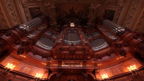 XAVER VARNUS PLAYS BACH'S TOCCATA & FUGUE IN THE BERLINER DOM.jpg