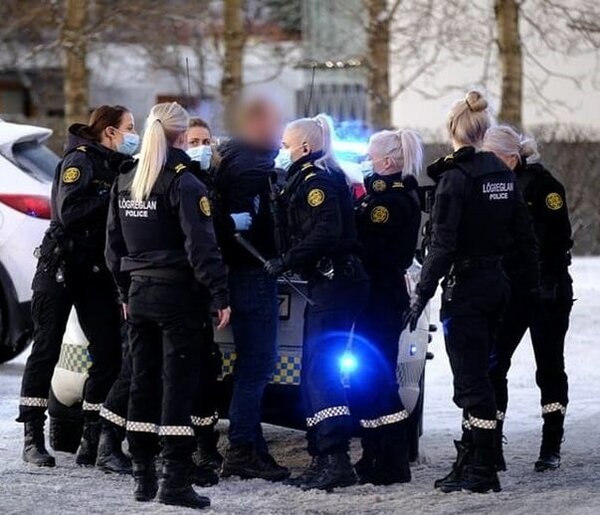 iceland_police.jpg