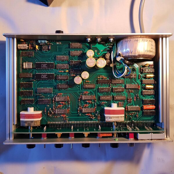 inside_logan8000_logic_analyzer.jpg