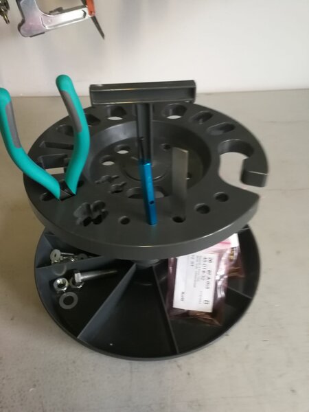 magazine_trolley_turntable.jpg