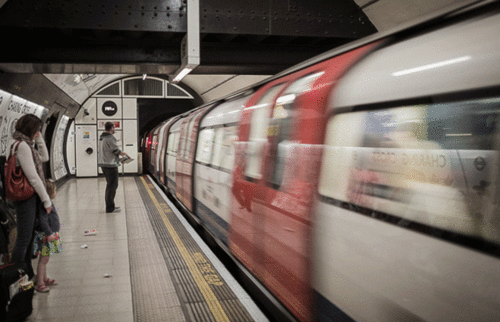 subway-train-cinemagraph.gif